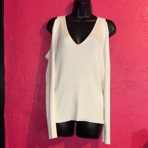 Anthropologie white Fontaine ribbed cold open arm V-Neck Sweater. Sz small.